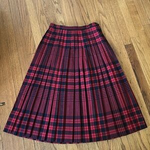 VINTAGE Evan Picone Red Black Plaid Pure Virgin Wool Pleated Skirt 27” Waist